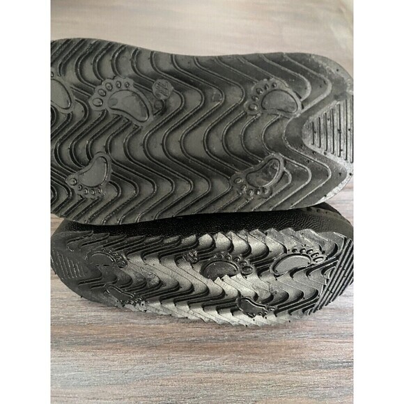 China Buttons City fuzzy Winter Pull on boots Black size 22 / 6 US baby boy girl - Picture 10 of 10